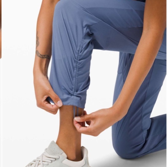 Lululemon Beyond the Studio Crop Size 6 - Picture 5 of 11